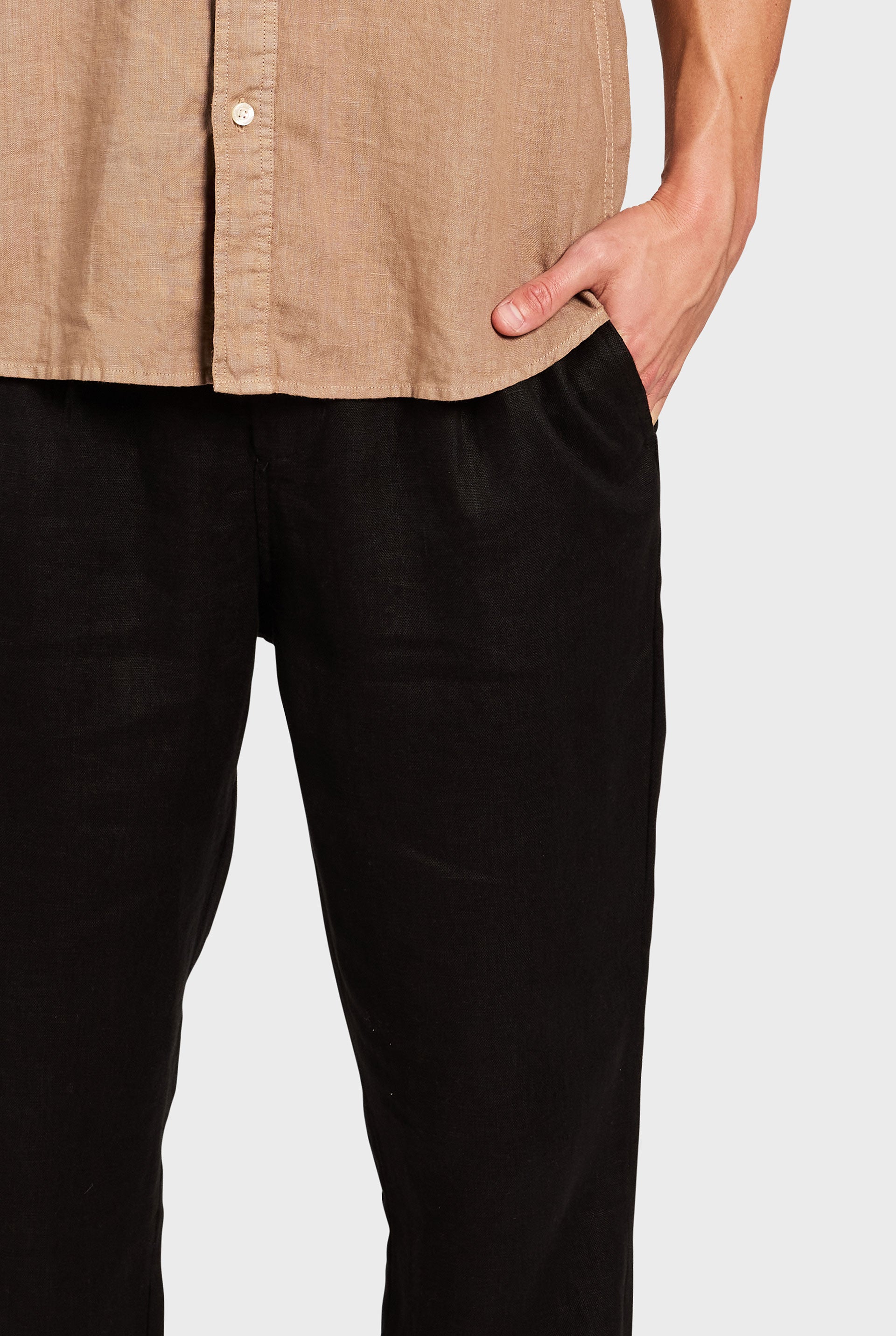 【ブラック（01）】DEAN LINEN TROUSER Dean Linen Chino — Pleated Linen Chino | Academy Brand