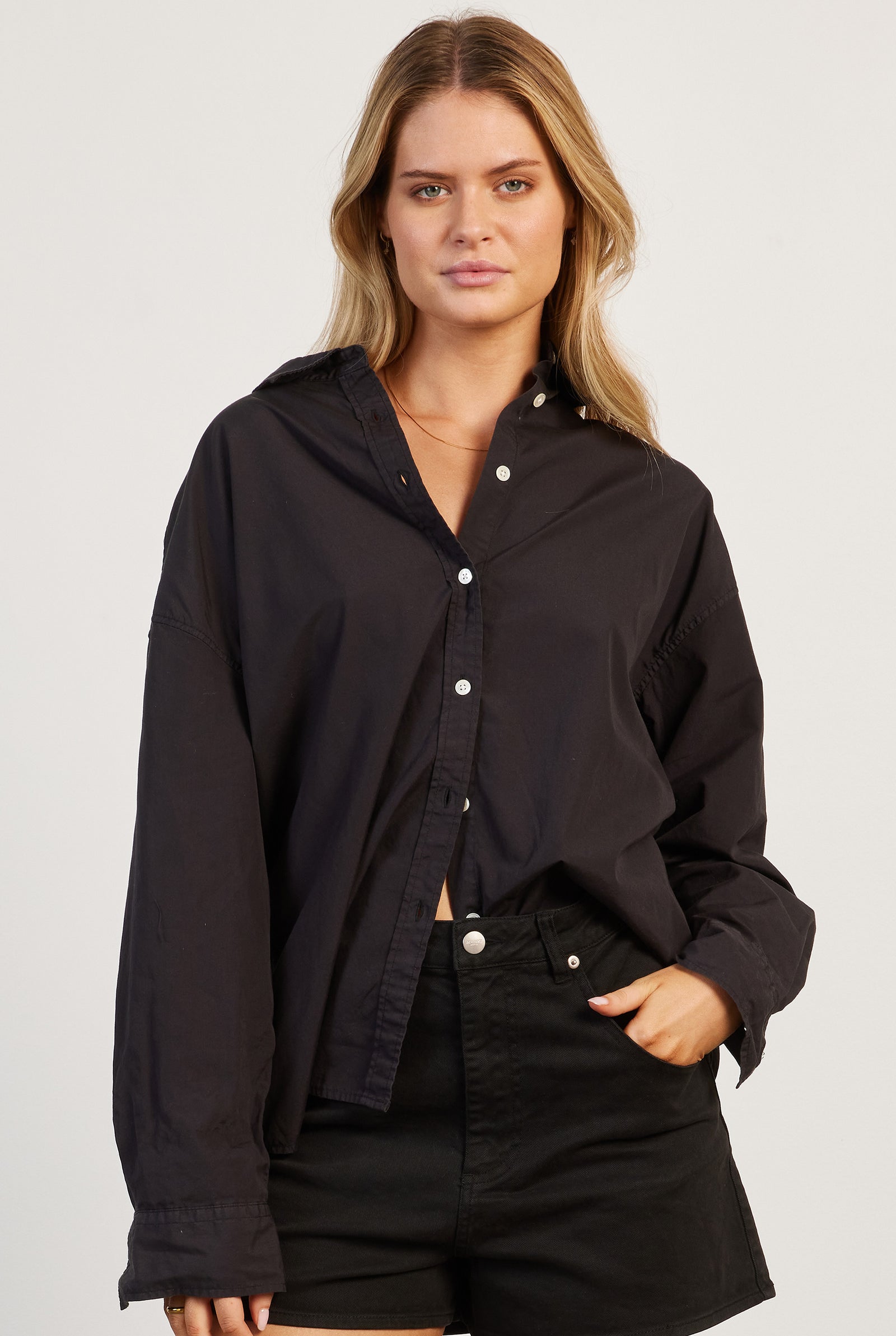 FRANKIEOPLINSHIRT-BLACK-