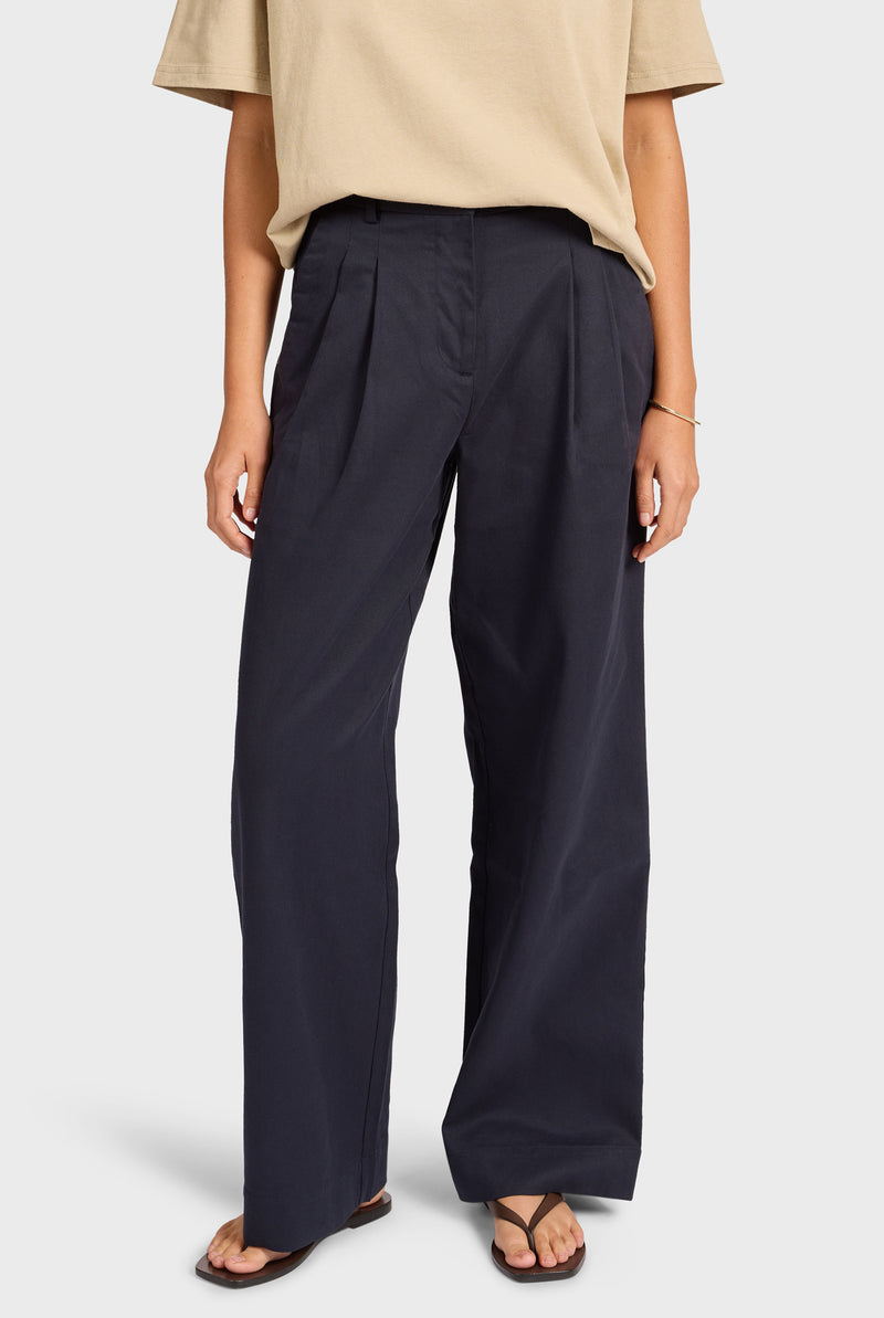Monroe Pleated Pant