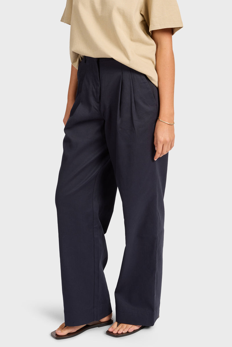 Monroe Pleated Pant