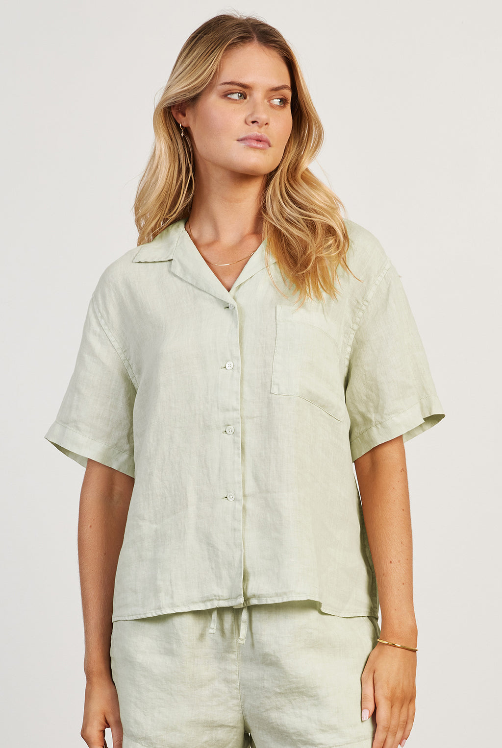 Vacation Short Sleeve Shirt in Sage green